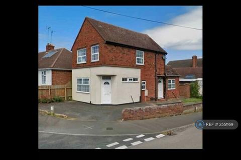 3 bedroom detached house to rent, St Margarets Avenue, Rushden, NN10