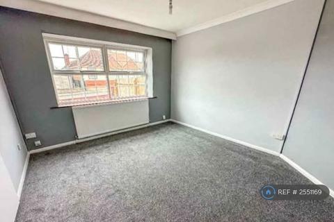 3 bedroom detached house to rent, St Margarets Avenue, Rushden, NN10