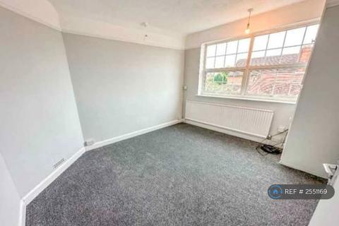 3 bedroom detached house to rent, St Margarets Avenue, Rushden, NN10