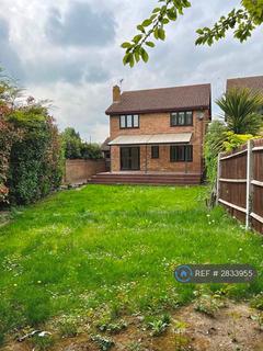 5 bedroom detached house to rent, Sarsby Drive, Staines-Upon-Thames, TW19