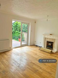 5 bedroom detached house to rent, Sarsby Drive, Staines-Upon-Thames, TW19