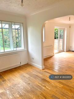 5 bedroom detached house to rent, Sarsby Drive, Staines-Upon-Thames, TW19