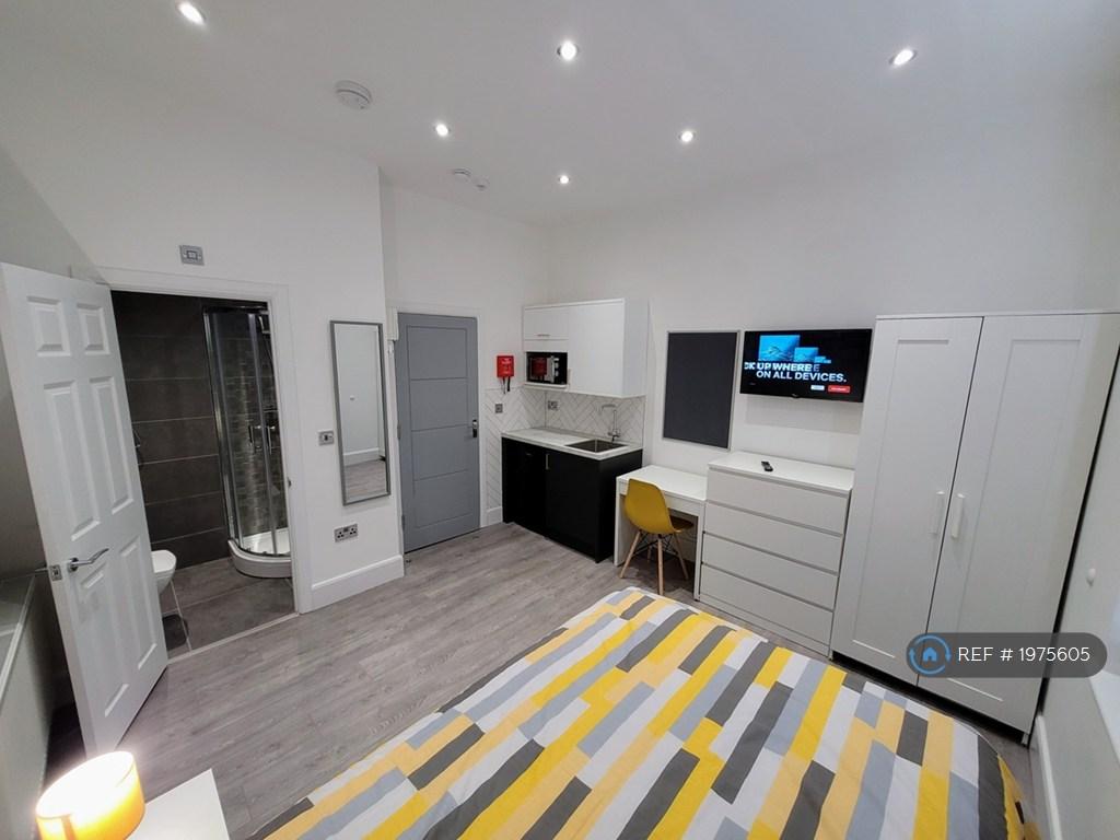 *Studio 4 Now Taken* £1099/Month