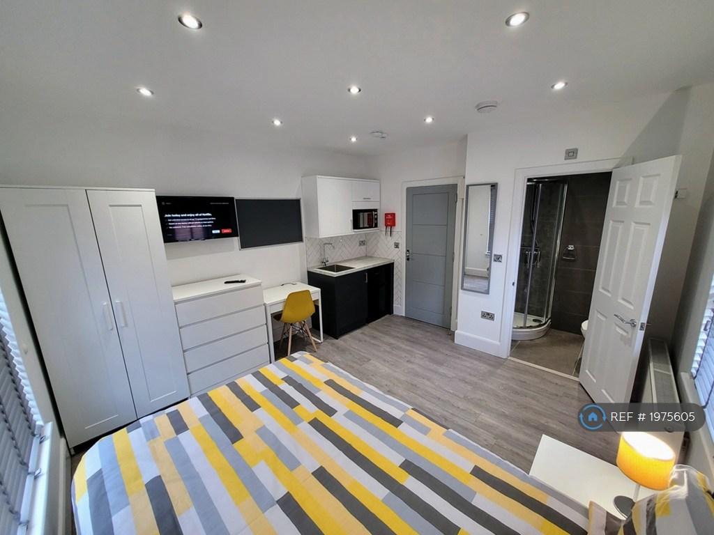 *Studio 2 Now Taken* £1099/Month