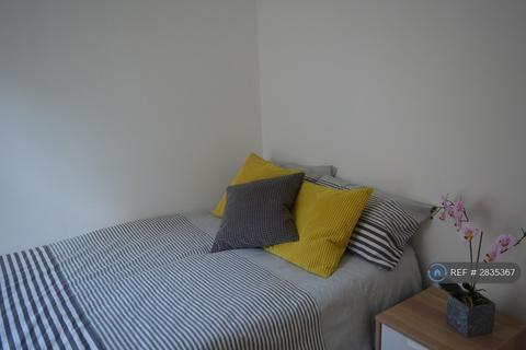 5 bedroom terraced house to rent, Wickham Lane, London, SE2