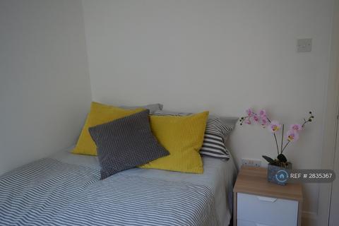 5 bedroom terraced house to rent, Wickham Lane, London, SE2