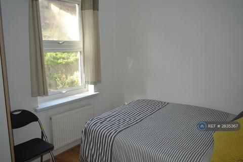 5 bedroom terraced house to rent, Wickham Lane, London, SE2