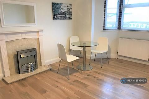 2 bedroom flat to rent, Frogmore, London, SW18