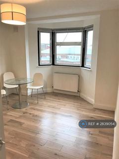 2 bedroom flat to rent, Frogmore, London, SW18