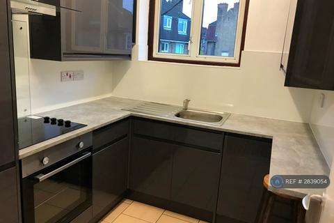 2 bedroom flat to rent, Frogmore, London, SW18