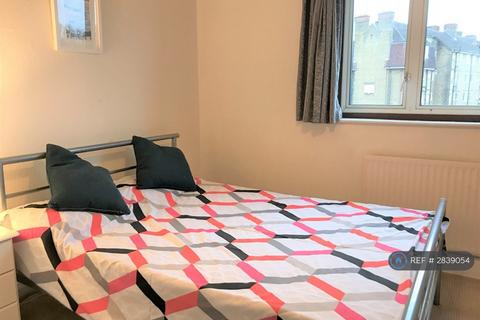 2 bedroom flat to rent, Frogmore, London, SW18