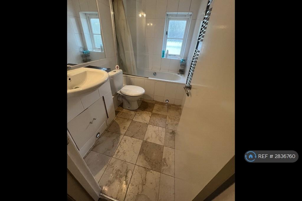 Bathroom (Upstairs)