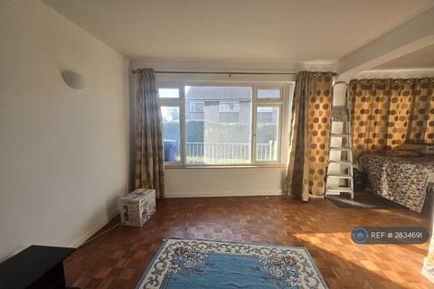 2 bedroom flat to rent, Claire Gardens, Stanmore, HA7