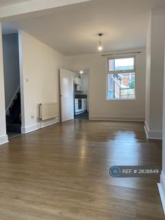 3 bedroom terraced house to rent, Austin St, Northampton, NN1