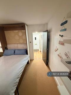 Studio to rent, Cambridge Street, London, SW1V