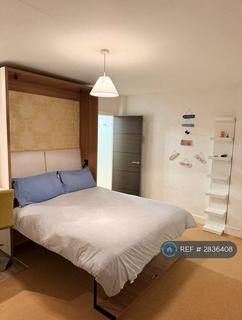 Studio to rent, Cambridge Street, London, SW1V