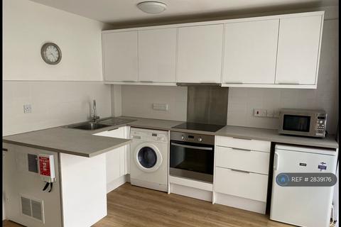 Studio to rent, Holcroft Court, London, W1W