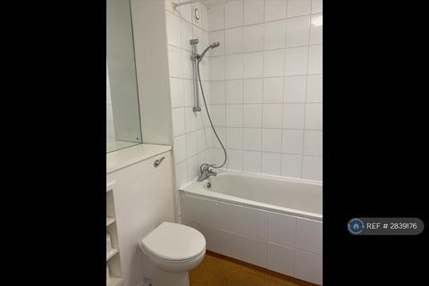 Studio to rent, Holcroft Court, London, W1W