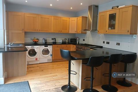5 bedroom semi-detached house to rent, Sidcup Road, London, SE9