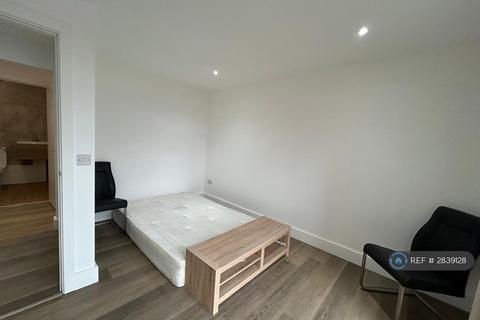 2 bedroom flat to rent, Kilburn High Road, London, NW6