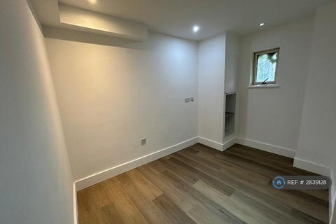 2 bedroom flat to rent, Kilburn High Road, London, NW6