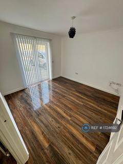 2 bedroom flat to rent, Saunders Close, Ilford, IG1