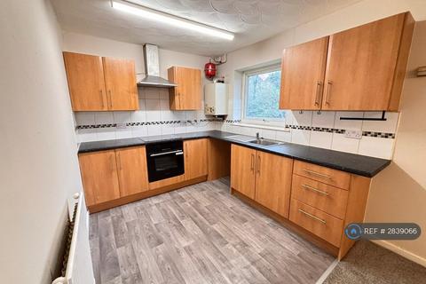 2 bedroom maisonette to rent, Catherine Road, Manchester, M8