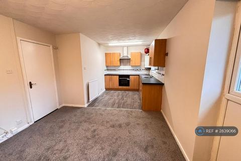 2 bedroom maisonette to rent, Catherine Road, Manchester, M8