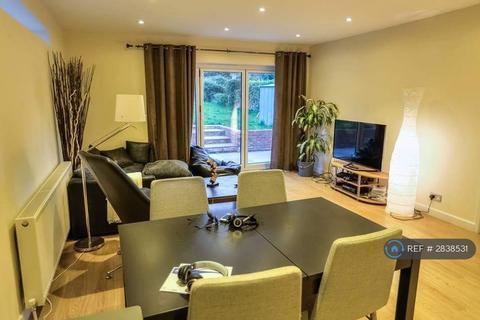 5 bedroom semi-detached house to rent, The Chase, Guildford, GU2