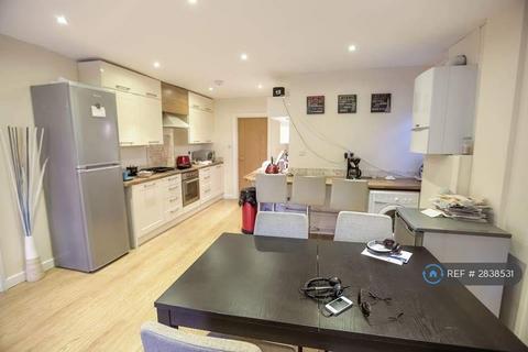 5 bedroom semi-detached house to rent, The Chase, Guildford, GU2