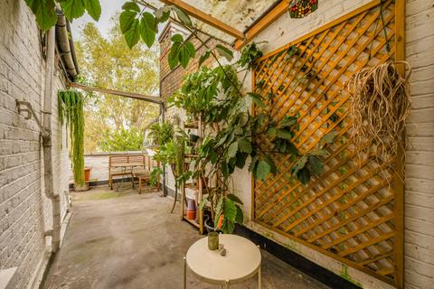 2 bedroom flat for sale, Southampton Way, London