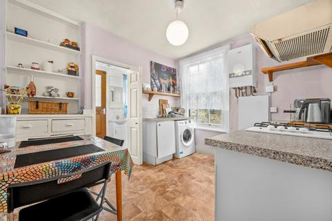 2 bedroom flat for sale, Southampton Way, London