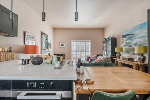 1 bedroom flat for sale, Shakespeare Terrace, Lower Richmond Road, Richmond, Surrey