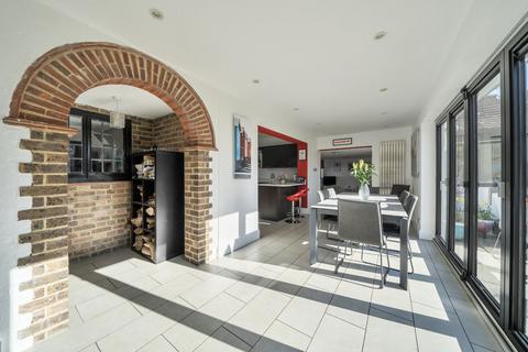 5 bedroom detached house for sale, Manor Way, West Purley