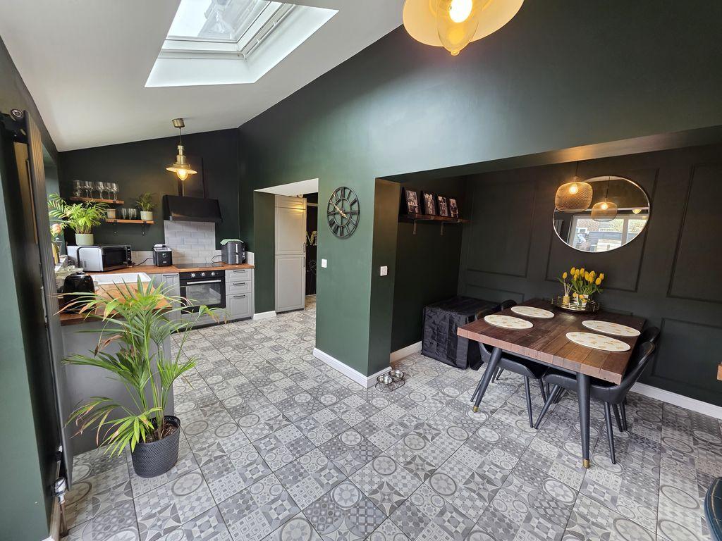 Kitchen/Dining