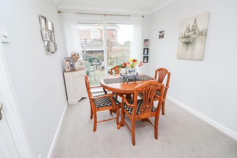 3 bedroom semi-detached house for sale, Silverdale Drive, Winlaton