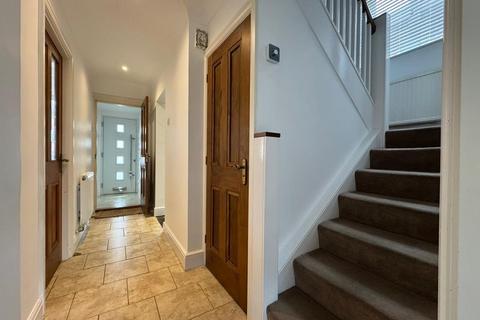 4 bedroom detached house for sale, Broughton Avenue, Luton