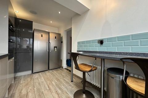 4 bedroom detached house for sale, Broughton Avenue, Luton