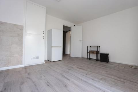 1 bedroom flat to rent, Pycroft Way, N9