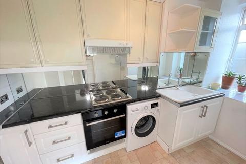 1 bedroom apartment for sale, Du Cane Court, Balham High Road Balham SW17 7JJ