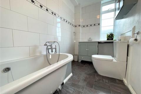 1 bedroom apartment for sale, Du Cane Court, Balham High Road Balham SW17 7JJ