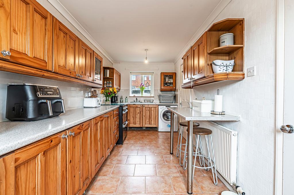 Kitchen/ Breakfast Room