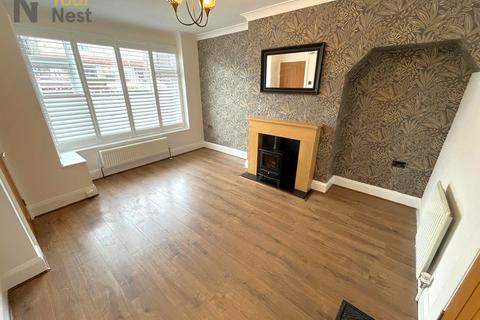 2 bedroom semi-detached house to rent, Gleanings Avenue, Halifax, HX2 0NX.