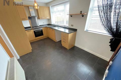 2 bedroom semi-detached house to rent, Gleanings Avenue, Halifax, HX2 0NX.