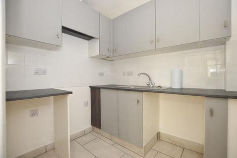 undefined, Marshmead Close, Clarendon         *NO ONWARD CHAIN*