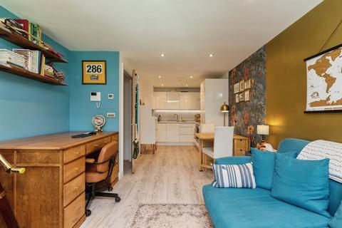 1 bedroom flat for sale, Victoria Bridge Road, Bath