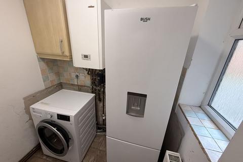 3 bedroom terraced house to rent, Dennington Lane, Wakefield