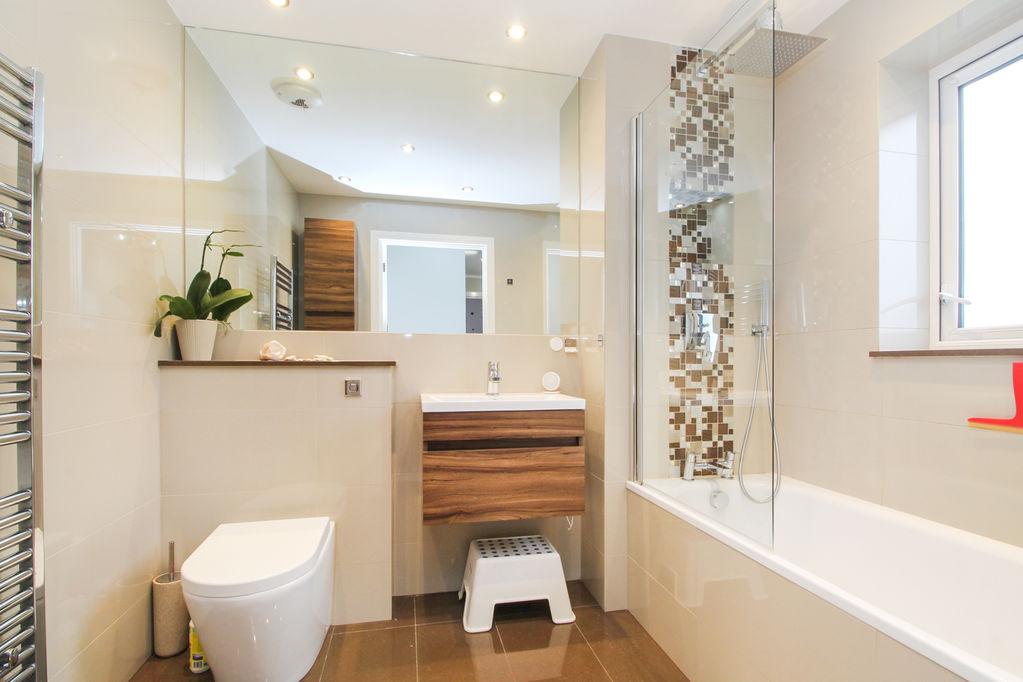 Family Bathroom (1)