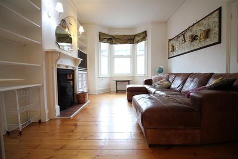 undefined, Lansdowne Road, Hounslow
