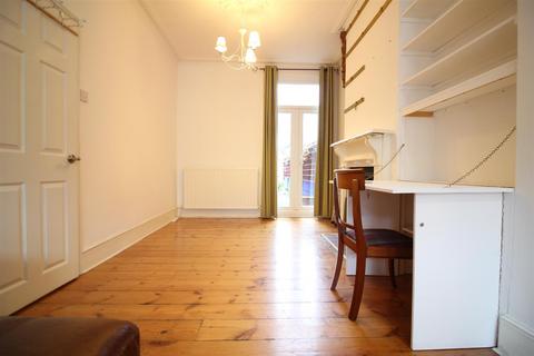 undefined, Lansdowne Road, Hounslow